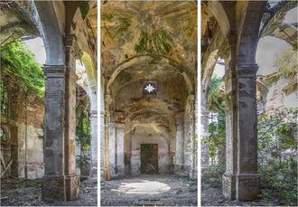 Schubiger M&ouml;bel Digitaldruck auf Acrylglas Tryptichon - Verlassener Flur 2