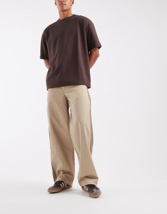 adidas Originals Pantaloni a pieghe kaki con tre strisce-Neutro