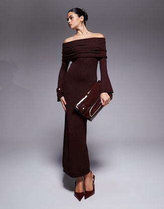 Aria Cove Vestito maglia lungo color cioccolato testurizzato boucl&eacute; con scollo alla Bardot ripiegato-Marrone