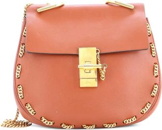 Chlo&eacute; Drew Chain Embellished Leather Small crossbody bag - Bruin