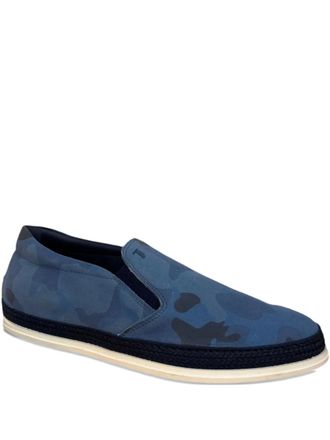Tod's Loafers met camouflageprint - Blauw