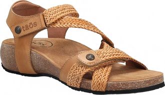 Taos Womens Trulie Wedge Sandals In Camel