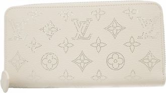 Louis Vuitton White Long Wallet (Bi-Fold) (Pre-Owned)