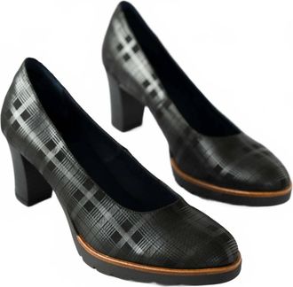 Fluchos Womens Plaid And Checked Sandals In Black Plaid