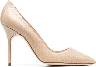 Manolo Blahnik Pumps met puntige neus - Beige