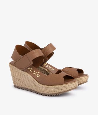 Pedro Garcia Comfort wedge in brown leather and jute wedge | Fama | Spring Summer 26 | PEDRO GARCIA
