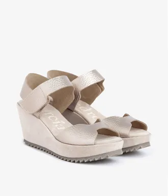 Pedro Garcia Comfort wedge in white suede | Fama | Essentials