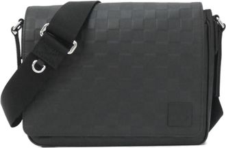 Louis Vuitton Black Leather Shoulder Bag (Pre-Owned)