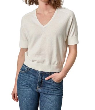 Lilla P V-Neck Saddle Sleeve Lightweight Sweater In White Linen