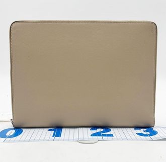 Fendi Beige Leather Clutch Bag (Pre-Owned)