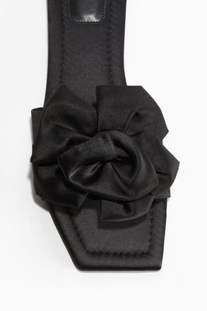 H&M Satinsandalen mit Applikation - Schwarz