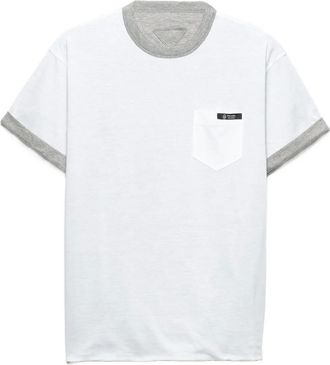 Prada T-shirt met logodetail - Grijs