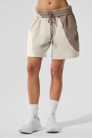 Alo | 7 Make Waves Short in Ivory/Bone/Gravel, Size: 2XL WOMEN/XL MEN