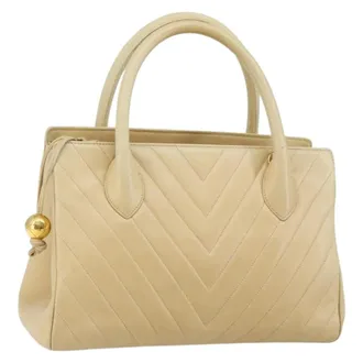 Chanel V Stitch Leather Beige Leather Handbag (Pre-Owned)