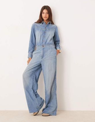 Wrangler Tuta jumpsuit con fondo ampio stile western e orlo grezzo blu lavaggio chiaro