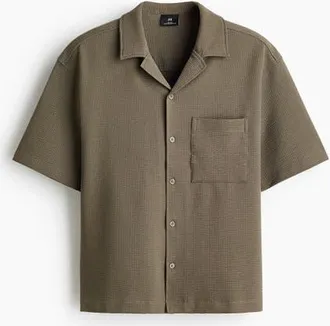 H&M Relaxed Fit Waffled Resort Shirt in Khaki Green at Nordstrom, Size Xx-Large