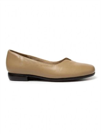 Munro Womens Chase Flats In Khaki Leather