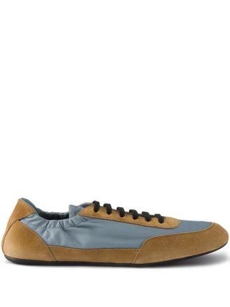 Prada Sneakers met ronde neus - Bruin