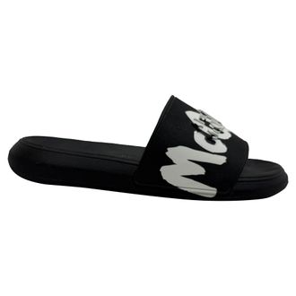 Alexander McQueen Alexander McQueen Graffiti Logo Slide Sandalen in Zwart Rubber