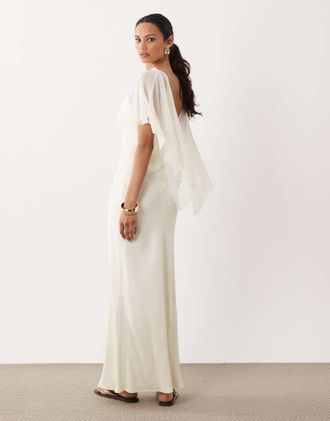 Asos Vestito lungo in raso &eacute;cru con strato a mantella-Bianco