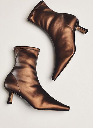 &Aacute;ngel Alarc&oacute;n Pointed-Toe Kitten-Heel Boots