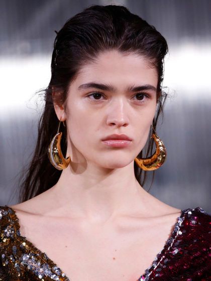 Beyond the hoop: other gold accessories to complete your spring looks
