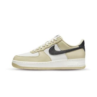 Nike Air Force 1 07 LX Low Team Gold - unisex - Sport - Beige - Maat: 44 1/2 EU