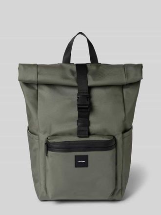 Calvin Klein Rucksack mit Label-Badge in Khaki, Größe 1