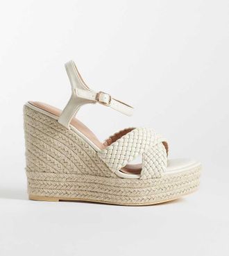 New Look Sandali stile espadrilles con zeppa e fascette intrecciate bianco sporco