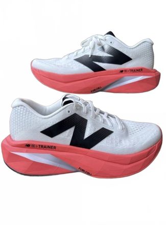 New Balance Womens Supercomp Trainer V3 Shoe In White/red