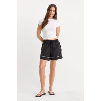 Good American Womens The Sport Short | Black, Size Medium | Good American by Khlo&Egrave; Kardashian