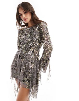 Asos Vestito corto a maniche lunghe decorato con applicazioni drappeggiate e frange color argento