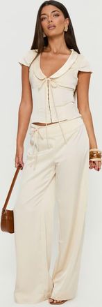 Princess Polly Aubrette - Top in raso color crema con colletto, maniche ad aletta e allacciatura sul davanti in coordinato-Bianco