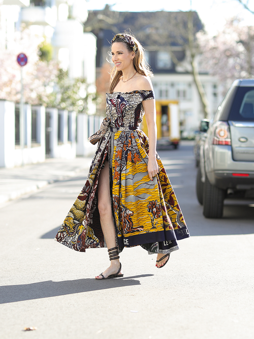 look con sandali alla schiava