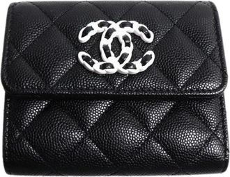 Chanel Pre-owned Wallets, female, Black, Size: ONE SIZE Pre-owned 19 Caviar Skin Trifold Wallet