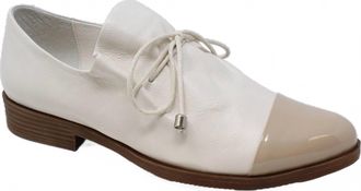 Django & Juliette Womens Kotty Loafers In Caf&eacute;-Ivory Patent Leather