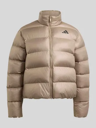 adidas Regular Fit Steppjacke mit Logo-Print in Taupe, Gr&ouml;&szlig;e XL