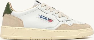 Autry MEDALIST LOW SNEAKERS IN WHITE LEATHER AND BRONZE GREEN SUEDE