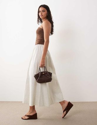 Vero Moda Vestito lungo a fascia marrone e bianco gessato a contrasto