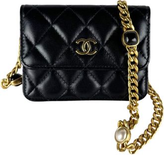 Chanel Black Leather Pochette (Pre-Owned)
