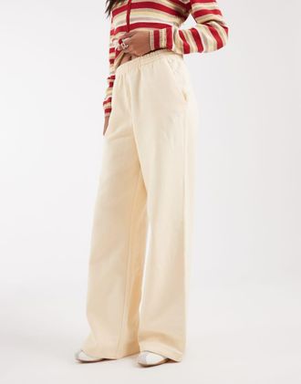 adidas Originals joggers a gamba larga essenziali in giallo burro