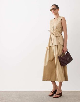 Vero Moda Pantaloni sartoriali a pieghe a fondo super ampio color cammello in coordinato-Neutro