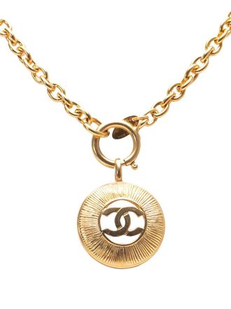 Chanel 1970-1980 vergulde halsketting met ronde CC-hanger - Goud