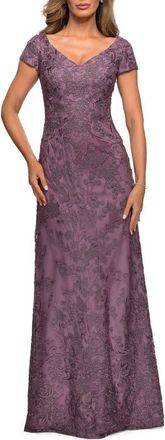 La Femme Lace Evening Gown with Cap Sleeves and V-Neck in Dusty Lilac at Nordstrom, Size 16