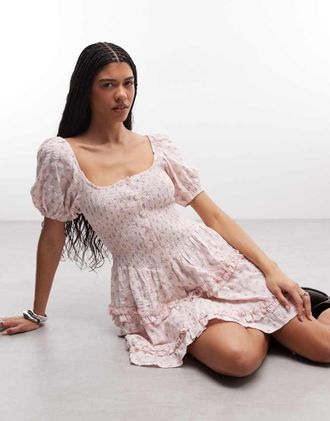 Daisy Street Vestito corto rosa a fiorellini con vita scesa, volant e maniche a sbuffo