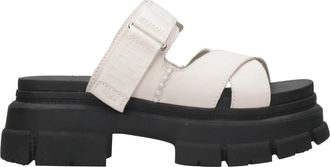 UGG sandalen wit