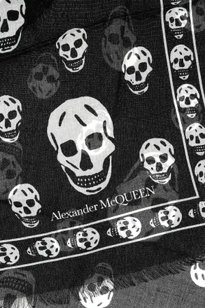 Alexander McQueen Womens Printed Chiffon Foulard Blackivory Ca Skull 104x120 Sciarpe E