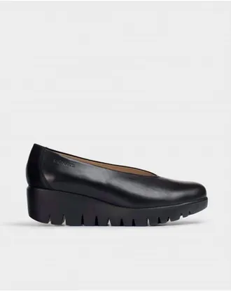 Wonders Womens Nature Slip-On Leather Shoes In Black