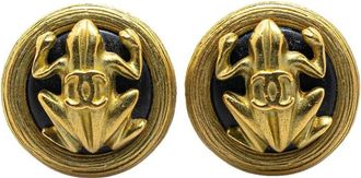 Chanel Orecchini a clip con logo CC e rana placcati in oro 1994