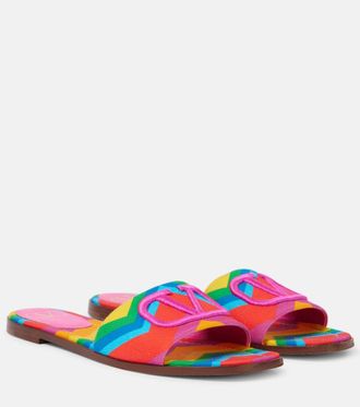 Valentino Garavani Sandali VLogo Chevron 24 in canvas